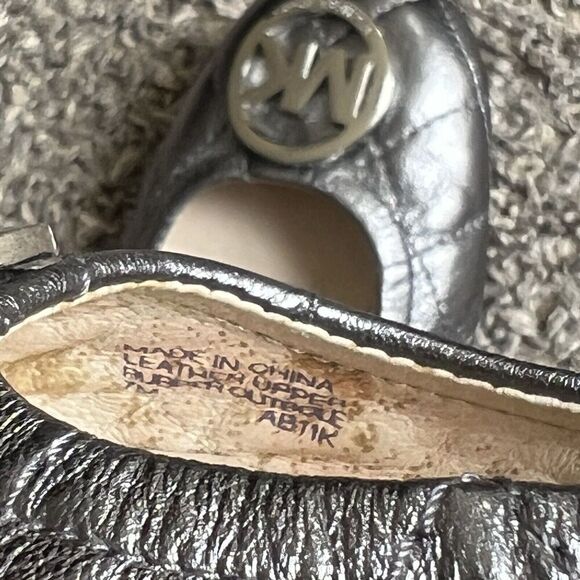 Michael Kors Fulton Quilted Leather Ballet Flats Metallic Silver MK Logo 7 M - Picture 8 of 10